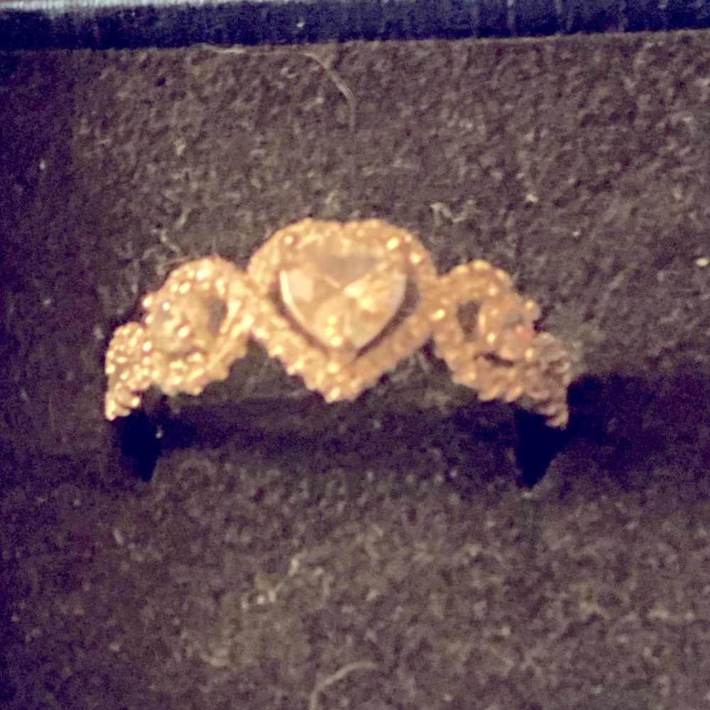 Stunning White Gold Heart Shaped Wedding Ring!!!